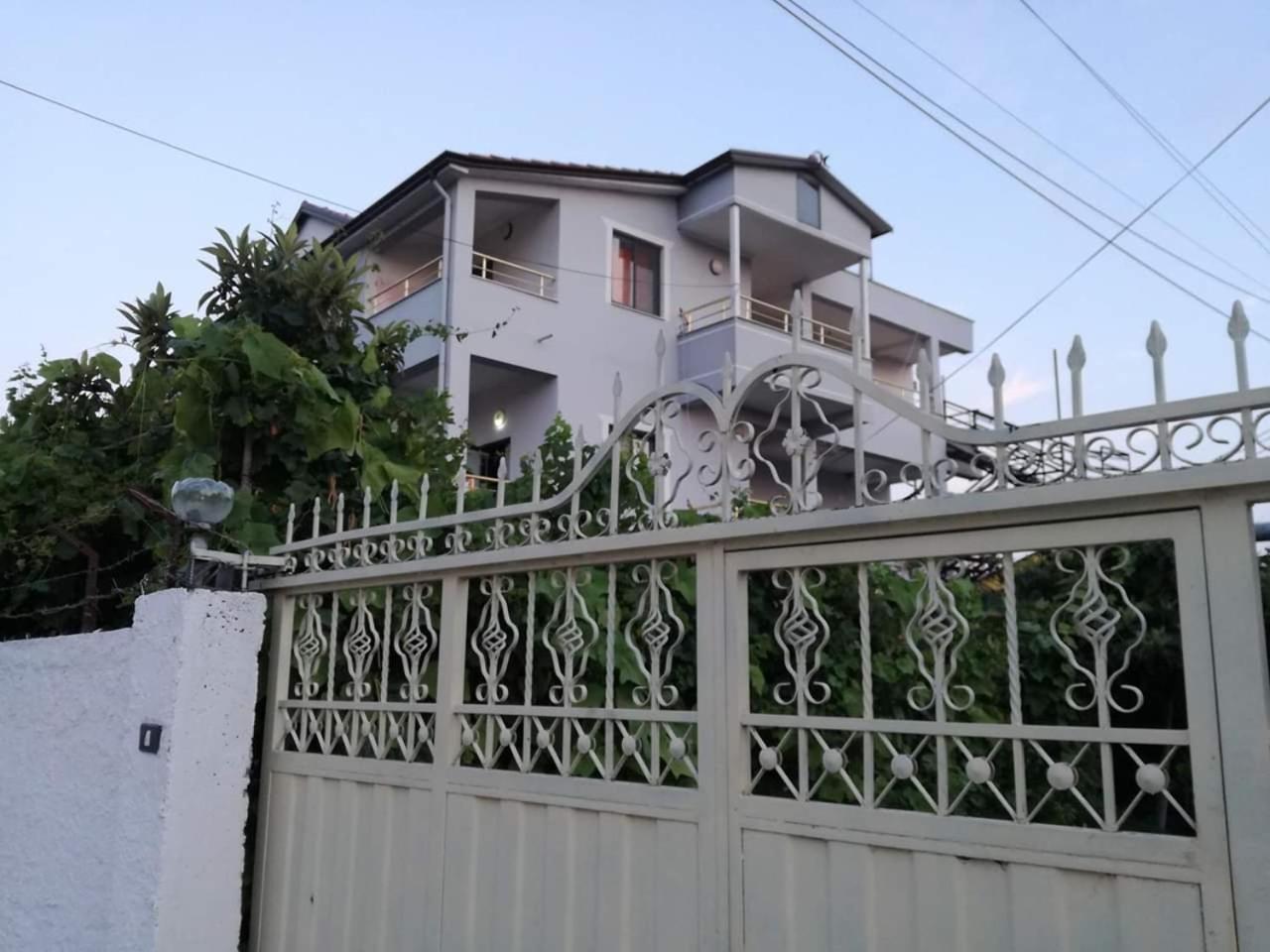 Villa Osmani Durres Exterior photo